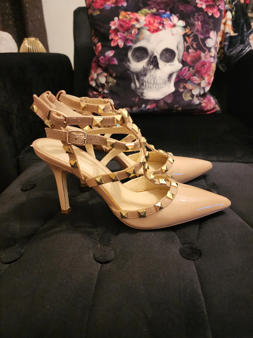 BCBG Pointed Nude Patent Leathet Heels with Gold Pyramid Studs Size 7.5